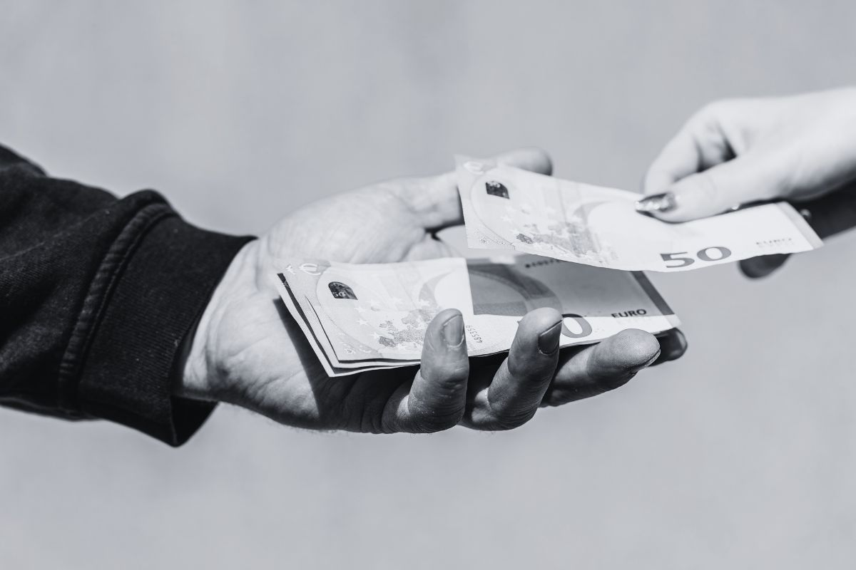 Lavoro irregolare. Lavoro in nero.